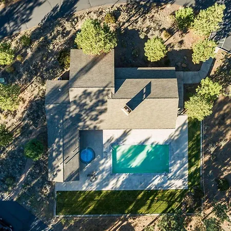 Pine House Retreat Villa